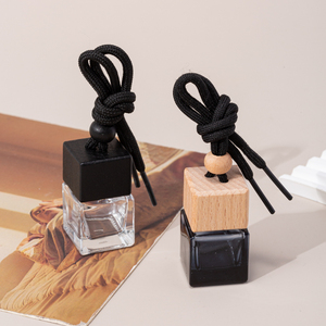 8ml tapa de madera negra vacía de lujo clásico colgante de vidrio ambientador de coche aceite esencial Perfume difusor de coche botella de vidrio artesanías - Product Image 4