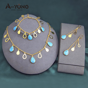 Parure de bijoux pour femme plaqué or 21 carats avec pendentif goutte d'eau et pompon, idéale pour mariage et soirée – Nouveauté tendance - Product Image 1