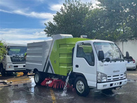 4x2 98hp ISUZU 100P aspirateur de rue, balayeuse de route avec réservoir d'eau de 1200 litres et réservoir à poussière de déchets 4200 en vente