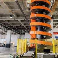 Convoyeur à spirale vertical motorisé à chaîne, système de levage de palettes et de boîtes en carton robuste pour entrepôt industriel