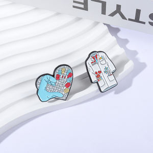 دبابيس مينا على شكل معطف مختبر مزين بالزهور، دبابيس إبداعية على شكل قلب وأنبوب كاشف، شارة للصدر، هدية مجوهرات للأطباء والعلماء - Product Image 3