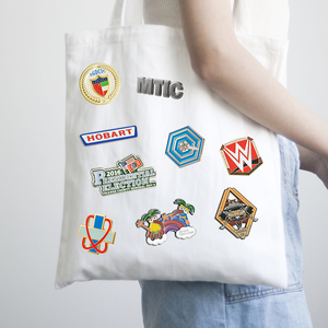 Insignia de Solapa Personalizada de Alta Gama con Logotipo, Letras Metálicas 2D y 3D con Diseño Hueco para Marca Corporativa, Recuerdos y Eventos Empresariales - Product Image 6