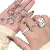 Bague Vintage de Luxe Léger pour Femme, Design de Niche Haut de Gamme, en Cuivre Électroplaqué avec Perles et Accents de Poussière d'Argent, Style Ouvert - Vente en Gros