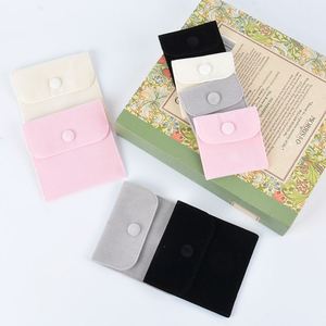 Sac cadeau en velours double face à clipser pour bijoux, écouteurs et parfums, avec logo personnalisé, emballage cadeau de fêtes, vente en gros - Product Image 3