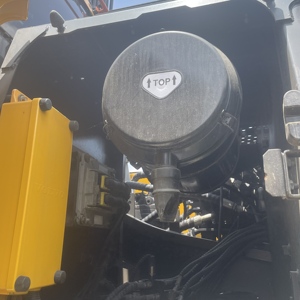 Potente Excavadora Usada VOLVO EC300 de Alto Torque y Bajo Ruido para Demoler Pilares de Puentes Antiguos a lo Largo de los Ríos - Product Image 5