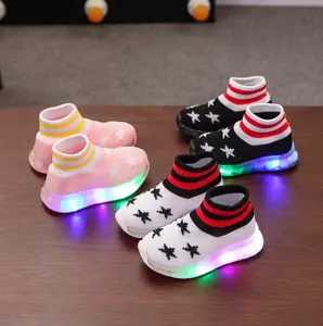 Musim Gugur Anak-anak Baru Lima Menunjuk Bintang Anak Laki-laki dan Perempuan Lembut Luminous Olahraga Sepatu Lampu LED Terbang sepatu