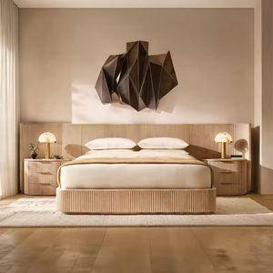 Letto matrimoniale di lusso in legno imbottito in velluto diamantato - Product Image 1