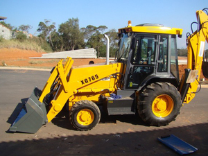 New CLG766A 4WD Backhoe Hydraulic Pilot Control Cab With ROPS / FOPS Factory Direct Price in Stock 766A Backhoe - Product Image 3