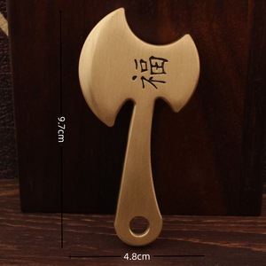 Cuchillo Hacha de Latón Macizo con Adorno Artesanal de Personaje de la Fortuna, Coleccionable de Arte - Product Image 4
