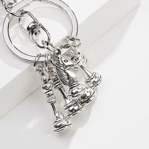 Porte-clés en métal personnalisé avec échiquier et pièces d'échecs en émail 3D, souvenir pour club de fans, pendentif de voiture, porte-clés d'échecs international - Product Image 6