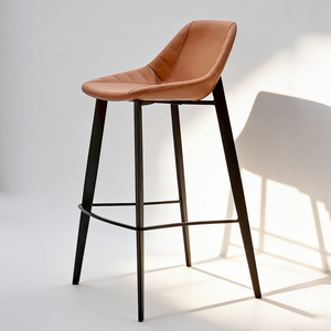 كراسي بار جلدية عالية الساقين بأرجل معدنية من الفولاذ السبائكي، كراسي بار فاخرة مصنوعة حسب الطلب من الجلد الأصلي - Product Image 2