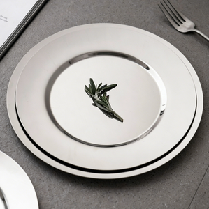 Assiettes de service rondes en acier inoxydable avec logo personnalisé, compatibles lave-vaisselle, empilables, pour hôtels, restaurants, mariages et traiteurs - Product Image 4