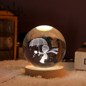 Bola <span class=keywords><strong>de</strong></span> cristal 3D activada por música RGB, luz LED nocturna, decoración <span class=keywords><strong>de</strong></span> escritorio alimentada por batería recargable con forma <span class=keywords><strong>de</strong></span> luna tallada con láser - Product Image 1