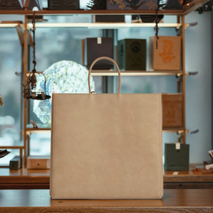 Bolsa de Regalo de Papel Kraft Colorida con Asa Retorcida y Logotipo Personalizado para Dulces, Velas, Manualidades, Promociones y Compras - Product Image 2