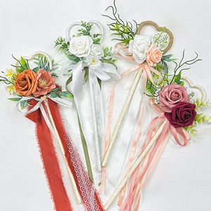 Bouquet di Lusso a Forma di Cuore con Bacchetta Magica <span class=keywords><strong>per</strong></span> <span class=keywords><strong>Matrimonio</strong></span>, Rose Artificiali con Lunghe Nastri <span class=keywords><strong>per</strong></span> Cerimonie Civili - Product Image 2