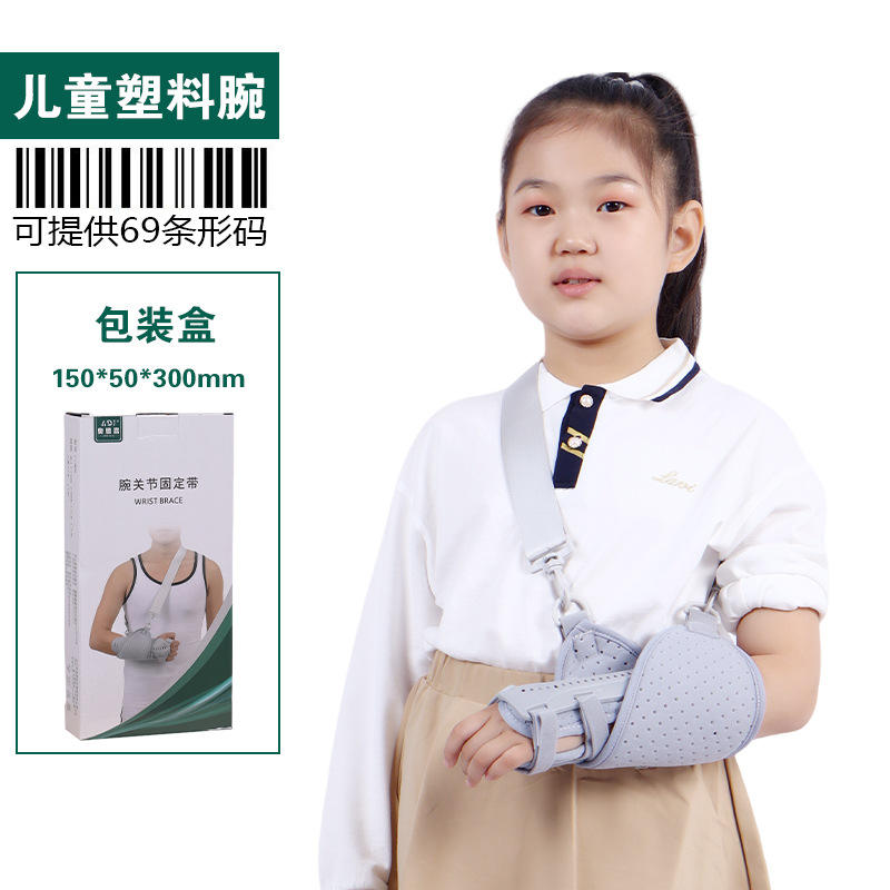 Muñeca infantil con articulación + correa cruzada gris con caja.