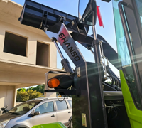 Caricatore Frontale Elettrico da 5 Tonnellate per Costruzioni e Agricoltura con Benna e Pompa Motore