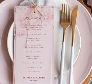 Tarjetas de Menú de Boda de Papel de Algodón con Diseño Floral Rosa, Nombres Personalizados, Fecha, Cuerda Dorada, para Mesa - Product Image 1