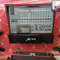 Console de Mixage Numérique X32 avec 40 Entrées et 25 Bus, 32 Préamplis Programmables, 25 Faders Motorisés, Mixeurs 32 Canaux