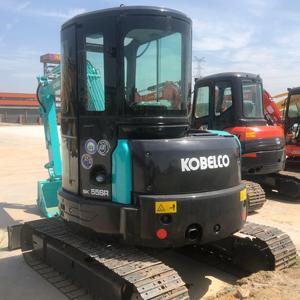 Mini-excavatrice sur chenilles d'occasion KOBELCO SK55SR 5 tonnes, modèle 2023, pour travaux de terrassement et de construction. Composants essentiels : moteur et transmission. - Product Image 2