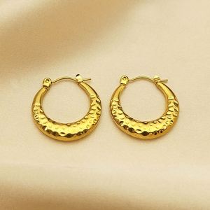 Boucles d'oreilles créoles imprimées plaquées or 18 carats de luxe Boucles d'oreilles créoles épaisses solides en acier inoxydable pour femmes - Product Image 3