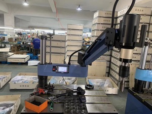 Chine usine M6-30 automatique Servo électrique taraudeuse radiale perceuse bras Flexible écrou vis noyau moteur - Product Image 2