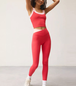 Conjunto de Top Deportivo con Sujetador Incorporado de Doble Capa y Color en Contraste, y Leggings, Ropa Deportiva Elástica Reciclada Ecológica - Product Image 2