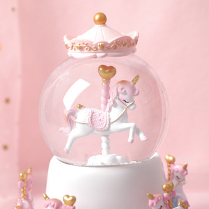 ลูกแก้วเรซิ่นหมุนได้ ลายการ์ตูนน่ารักสไตล์สาวหวาน ยี่ห้อ Yiyu พร้อมดนตรีแบบกำหนดเอง เล่นได้ 30 วินาที เหมาะสำหรับตกแต่งโต๊ะทำงาน - Product Image 4