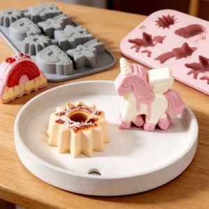 Moule à glace en silicone licorne arc-en-ciel, idéal pour la cuisson de chocolats, bonbons gélifiés, gâteaux et biscuits - Product Image 5
