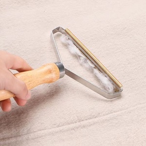 Removedor de Pelusas Manual de Madera para TikTok - Suave para Ropa de Lana, No Daña las Telas, Herramienta de Limpieza en Seco de Doble Cara - Product Image 3