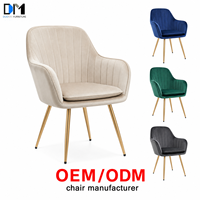 Fauteuil d'appoint DM Source Factory avec revêtement personnalisé, finition imitation bois et pieds en métal pour commandes de projets professionnels