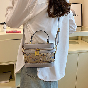 Nouveau luxe PU femmes sac à main dernière mode petit carré seau Messenger pochettes pour femmes Sac - Product Image 6