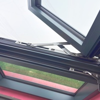 Fenêtre en aluminium à double ouverture minimaliste avec moustiquaire, design plat pour maison moderne