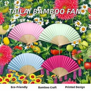 Éventail pliant en bambou Tailai mignon de 33 cm avec pochette, en soie chinoise, motif peint, idéal pour souvenir - Vente en gros - Product Image 2