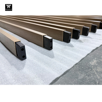 Écran incurvé en aluminium imitation bois pour villa, vis cachées, panneaux en aluminium, tube carré pour la décoration de la maison