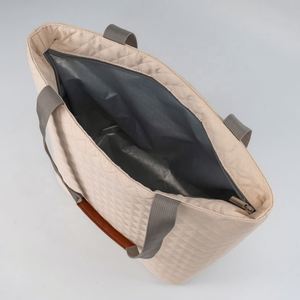 Bolsa Térmica Aislante Grande Reutilizable para Compras, Viajes, Picnics y Entregas, Mantiene la Comida Caliente o Fría - Product Image 5