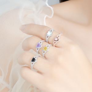 Hot Selling Sterling Silber Mode Herzförmiger Moissan ite Edge-Set Damen ring Hochwertiges einfaches Ring zubehör - Product Image 3