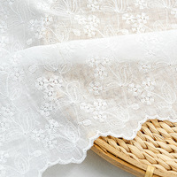 Tissu suisse blanc de dentelle de broderie nuptiale de dentelle de coton pour le décor à la maison de vêtement