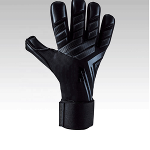 Gants de gardien de but de football entièrement neufs, design personnalisé, noirs, en néoprène avec latex allemand de 4 mm et caoutchouc injecté avec silicone sur le dos de la main. - Product Image 3