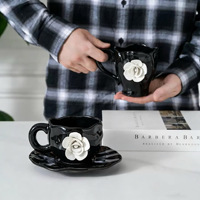 Tasse à café en céramique tendance de 300 ml, tasse à thé en porcelaine noire rétro et soucoupe, mug à café en céramique de 10 oz avec rose blanche pour cadeau