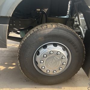 Camion benne d'occasion Sinotruk Howo NX 6x4 10 roues pour services de transport - Product Image 5