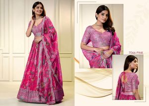 Lehenga Choli de Organza Rosa con Brillo Floral, Elegante, con Estampados de Lentejuelas Multicolor, Corte Regular, Impresión Digital, Secado Rápido, Moderno, para Boda - Product Image 4