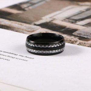 Anillo de Acero de Titanio Pulido con Incrustaciones de Fibra de Carbono y Madera de Acacia, Diseño Geométrico, Anillo de Boda Unisex SA1226-27 - Product Image 4