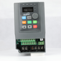 Hochleistungs-AC-Antrieb VFD Einphasig 220V 1,5kW für Pumpen- und Lüfterumrichter