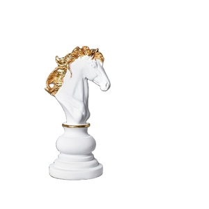 Jeu d'échecs de luxe en polyrésine, personnalisé, 21 pièces, décor roi, <span class=keywords><strong>reine</strong></span> et cheval, ornement de jardin pour salon - Product Image 1