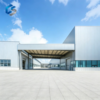 Hangar en structure acier moderne préfabriqué galvanisé pour entrepôt, garage et atelier extérieur