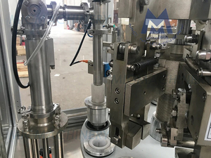 Máquina automática de llenado de tubos de aluminio para loción de ungüento médico de sellado en caliente con pegamento de pasta - Product Image 5