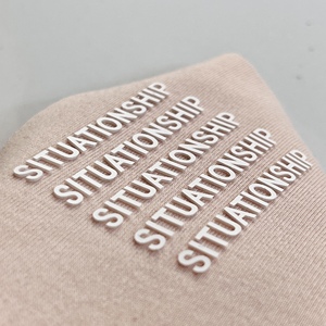 Caratteri semplici atmoferici alla moda personalizzabili del produttore originale in Silicone per etichette di abbigliamento - Product Image 5