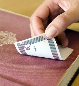 Sunlanrfid Top bán 50x50 mét cho icode slix iso15693 <span class=keywords><strong>RFID</strong></span> thụ động thư viện nhãn 13.56MHz giấy thẻ CuộN tốt nhất bán <span class=keywords><strong>RFID</strong></span> <span class=keywords><strong>Tag</strong></span> - Product Image 6