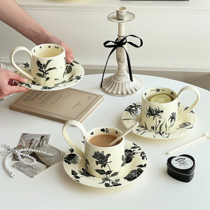 Lelyi Ensemble de tasses à café et d'assiettes en céramique exquise vintage pour le thé de l'après-midi Sens artistique haut de gamme pour la rentrée scolaire - Product Image 5